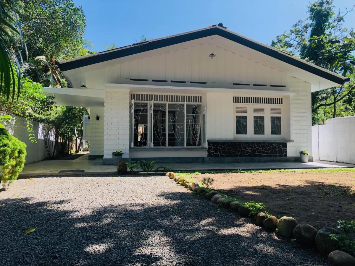 Mahagedara Dickwella Hotel Exterior photo
